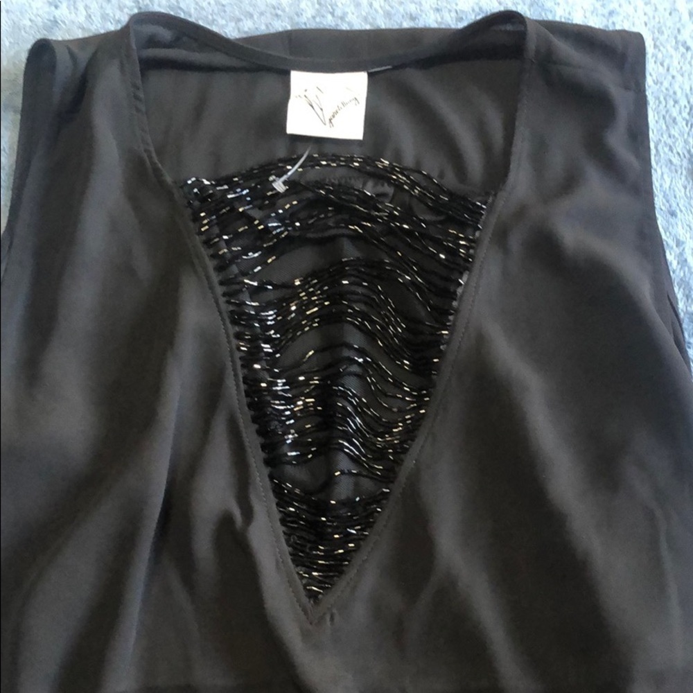 Janetchung Sleeveless Black Top - Picture 3 of 3